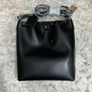 BNWT Kelsi Dagger Bucket Bag Black Drawstring Leather